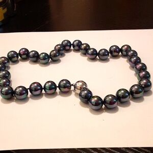 Shell pearl necklace.  Peacock color.